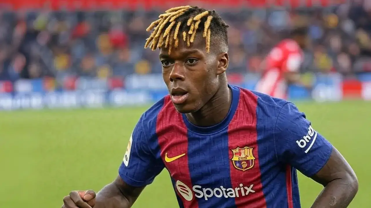 Nico Williams steps into tactical spotlight An unlaced boot and a bench-side clipboard mark the quiet beginning of a structural shift.