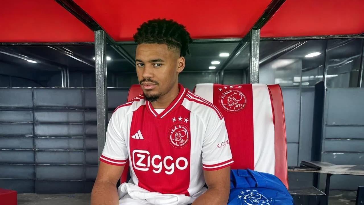 Laced boots, folded loyalties